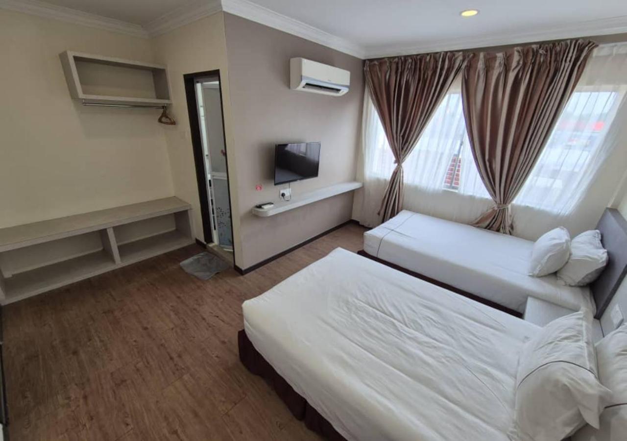 Angsoka Hotel Teluk Intan Exterior photo